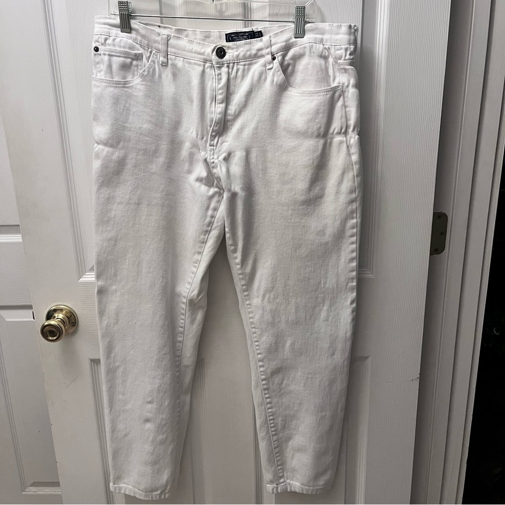 COMPANY 81/White Straight Denim Jeans with Classic Fit